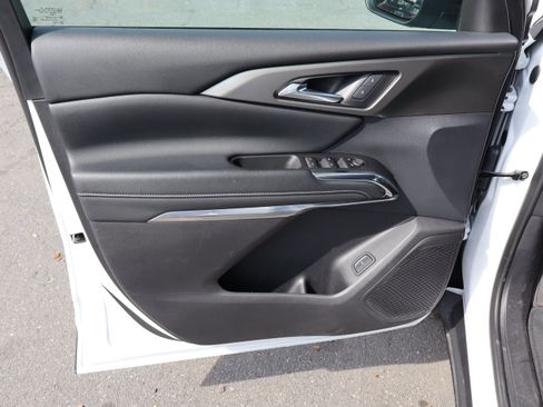 Used 2025 Chevrolet Traverse LT FWD image 15