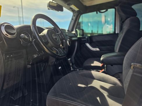 Used 2013 Jeep Wrangler Unlimited Rubicon w/ Max Tow Pkg image 9