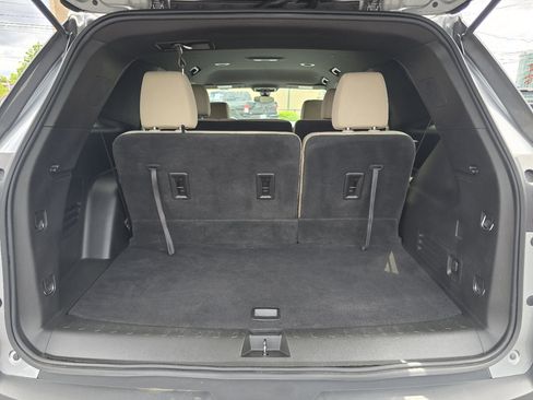 Used 2023 Chevrolet Traverse LS FWD image 22