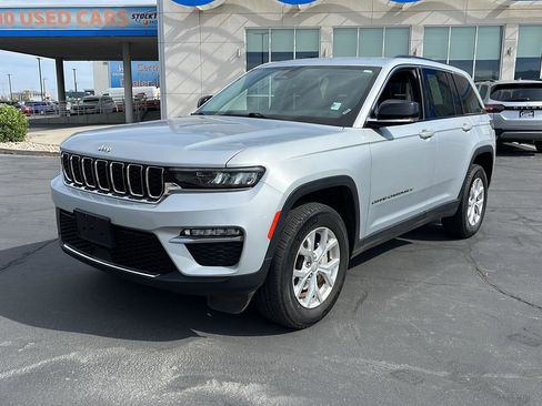 Used 2023 Jeep Grand Cherokee Limited AWD/4WD image 5
