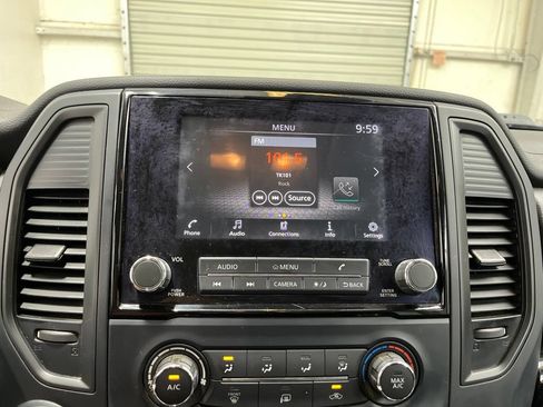 Used 2024 Nissan Titan SV RWD image 11