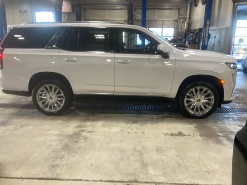 Used 2023 Cadillac Escalade Premium Luxury image 4