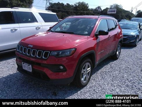 Used 2024 Jeep Compass Latitude AWD/4WD image 1