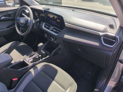 Used 2025 Chevrolet TrailBlazer LT AWD/4WD image 30