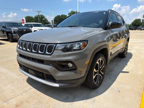 Used 2024 Jeep Compass Limited AWD/4WD image 3