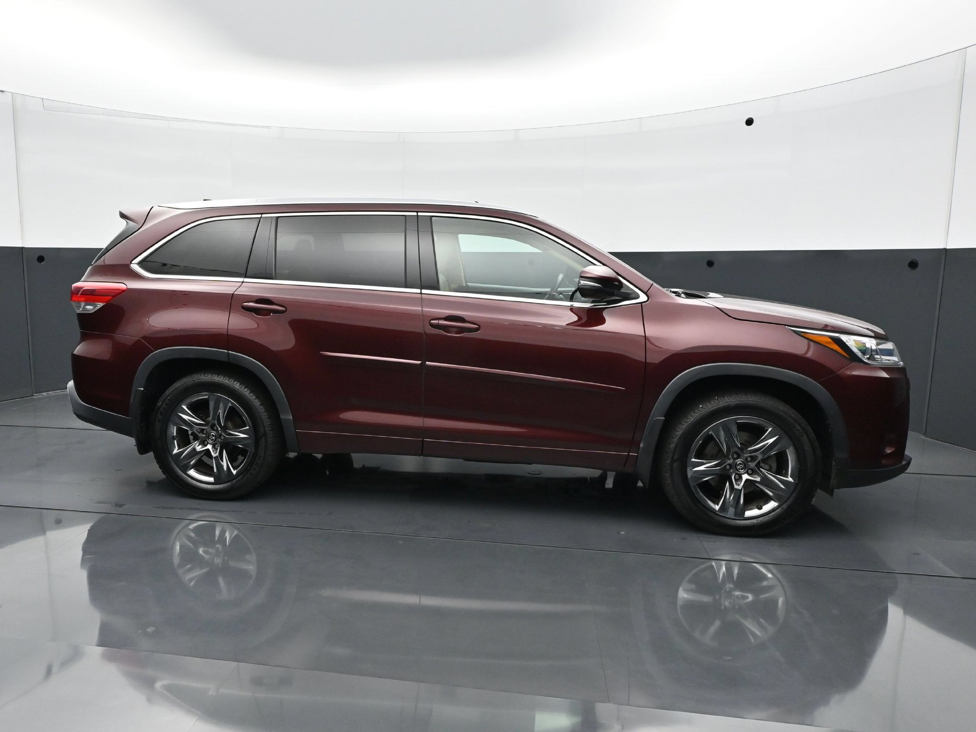 Used 2018 Toyota Highlander Limited Platinum w/ Carpet Mat Package (TMS) AWD/4WD image 8