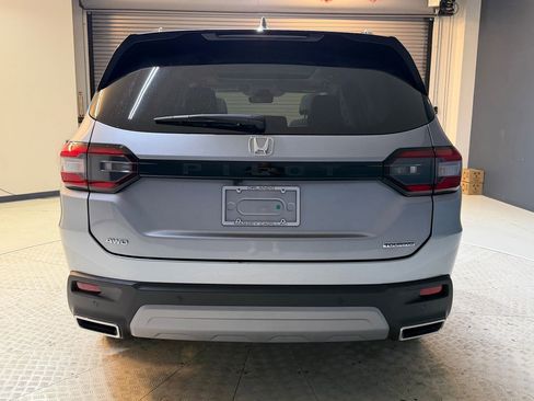 Used 2025 Honda Pilot Touring image 9