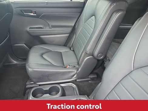 Used 2024 Toyota Highlander XLE image 20