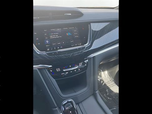 Certified 2024 Cadillac XT6 Premium Luxury w/ Technology Package AWD/4WD image 14