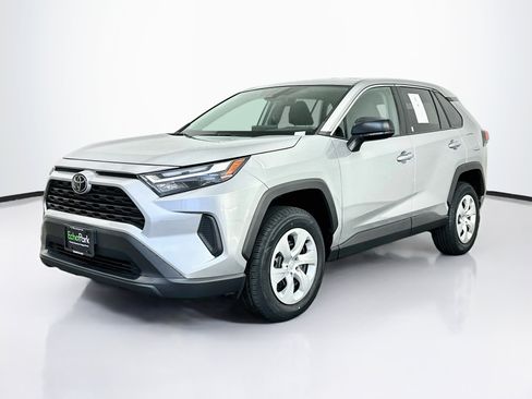 Used 2025 Toyota RAV4 LE AWD/4WD image 3