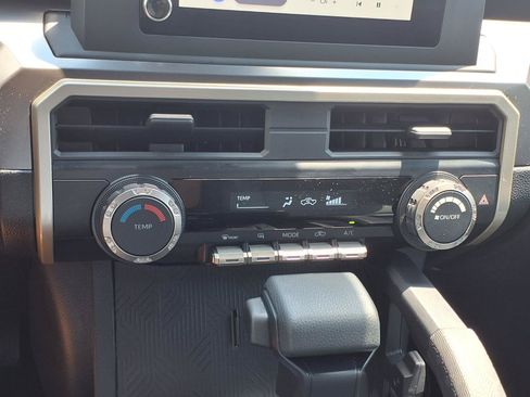 Certified 2025 Toyota Tacoma SR5 AWD/4WD image 16