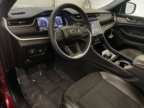 Used 2024 Jeep Grand Cherokee L Altitude AWD/4WD image 4