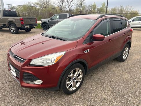 Used 2016 Ford Escape SE w/ Equipment Group 201A FWD image 3