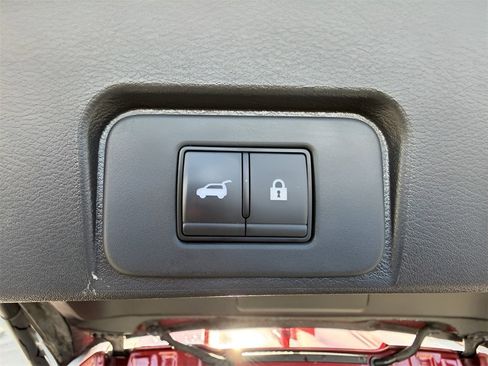 Used 2024 Nissan Rogue SV w/ SV Premium Package image 20