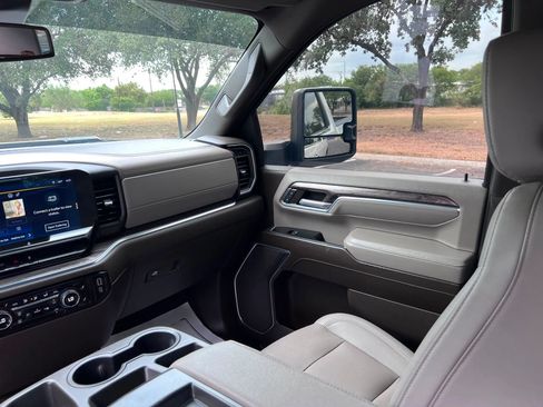 Used 2024 Chevrolet Silverado 3500 LTZ AWD/4WD image 31