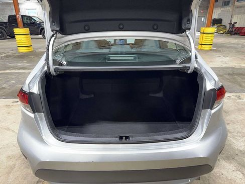Used 2022 Toyota Corolla LE FWD image 11
