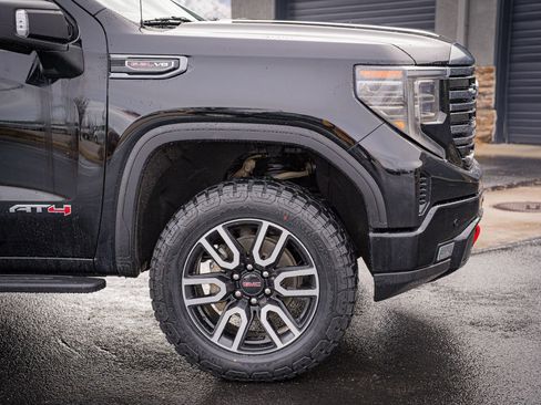 Used 2022 GMC Sierra 1500 AT4 w/ AT4 Premium Package AWD/4WD image 5