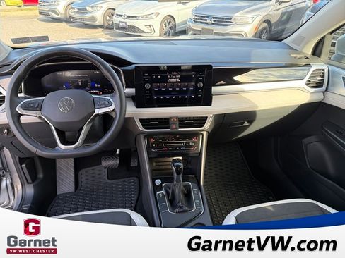 Certified 2025 Volkswagen Taos SE image 40