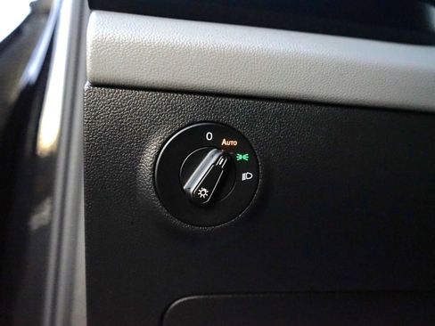 Used 2022 Volkswagen Taos SE image 13