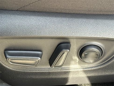 Used 2025 Toyota RAV4 SE w/ Convenience Package image 21