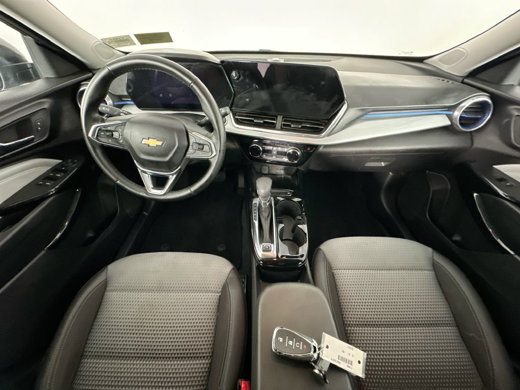 Used 2025 Chevrolet Trax LT w/ LT Convenience Package FWD image 10