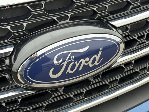 Used 2020 Ford Explorer XLT image 9