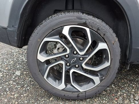 Certified 2024 Chevrolet Trax RS w/ Sunroof Package FWD image 9