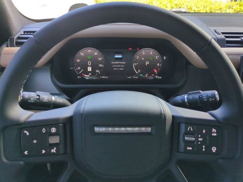 Used 2025 Land Rover Defender 110 X image 31