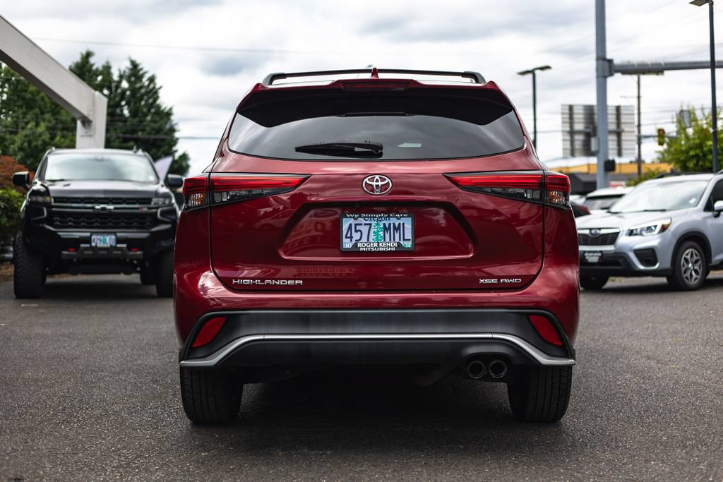 Used 2021 Toyota Highlander XSE AWD/4WD image 8