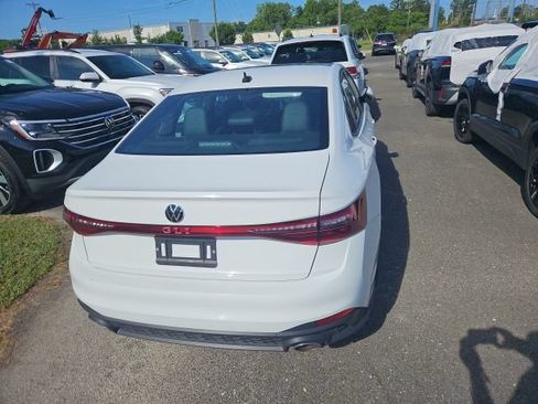 Certified 2025 Volkswagen Jetta GLI Autobahn FWD image 4