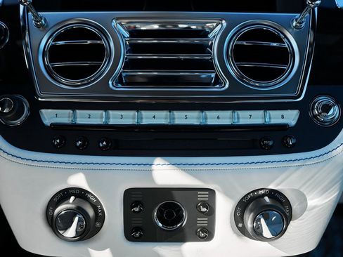 Used 2020 Rolls-Royce Wraith image 67