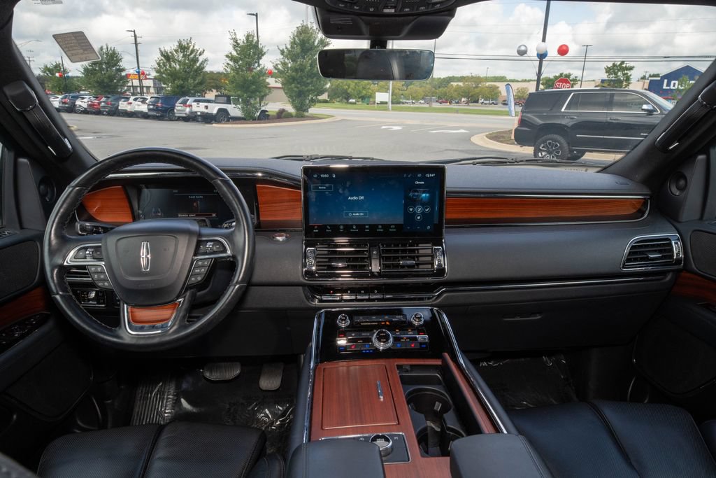 Used 2024 Lincoln Navigator Reserve AWD/4WD image 19