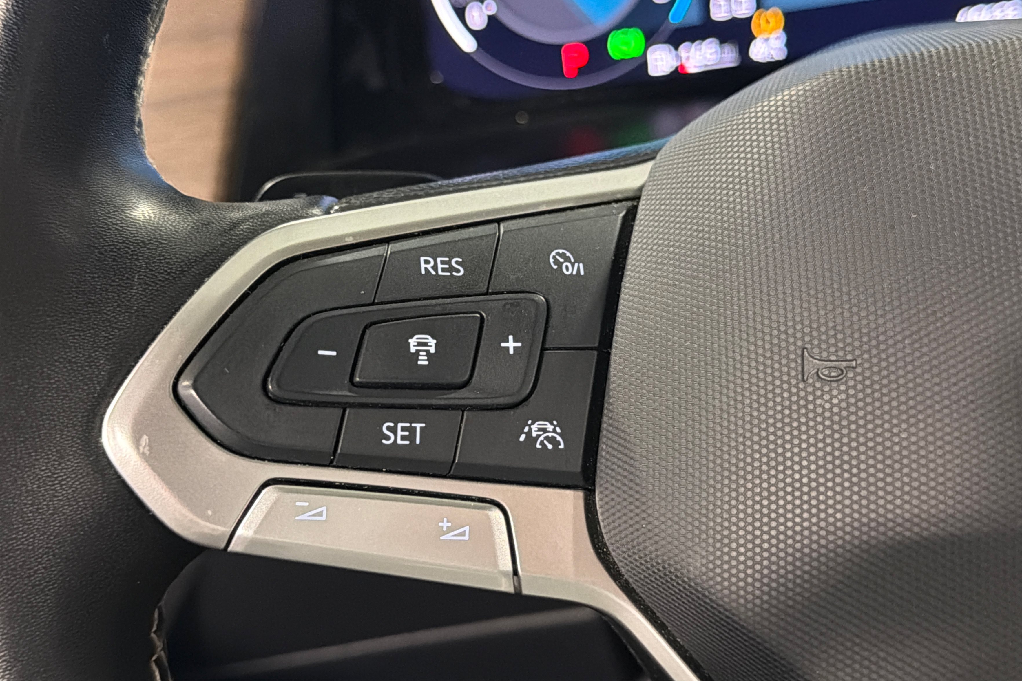 Used 2025 Volkswagen Atlas SE FWD image 23