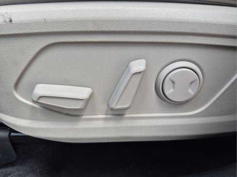 Certified 2025 Kia Sorento S FWD image 15