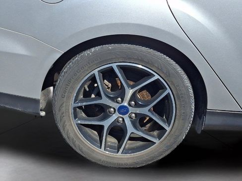 Used 2018 Ford Focus SE w/ SE Appearance Package FWD image 10