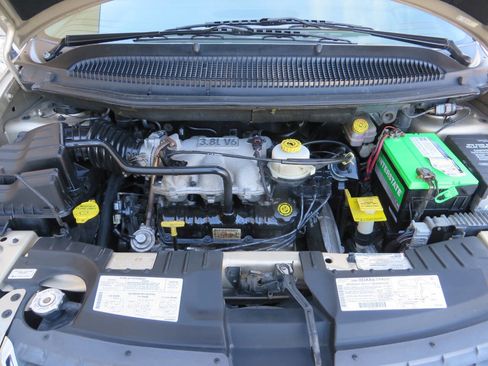 Used 2001 Chrysler Town & Country LX image 20