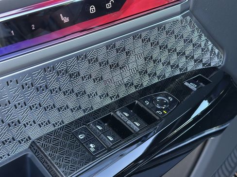 Used 2025 BMW 740i xDrive w/ Executive Package image 22