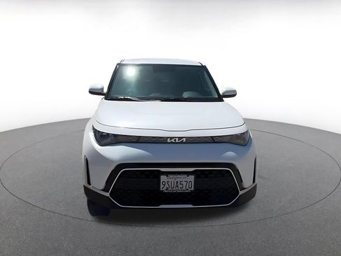 Used 2025 Kia Soul LX w/ LX Technology Package FWD image 4