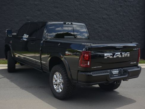 Used 2025 RAM 2500 Limited AWD/4WD image 3