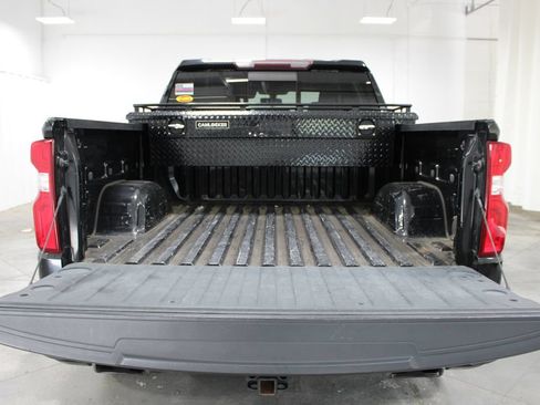 Used 2019 Chevrolet Silverado 1500 LT Trail Boss AWD/4WD image 17