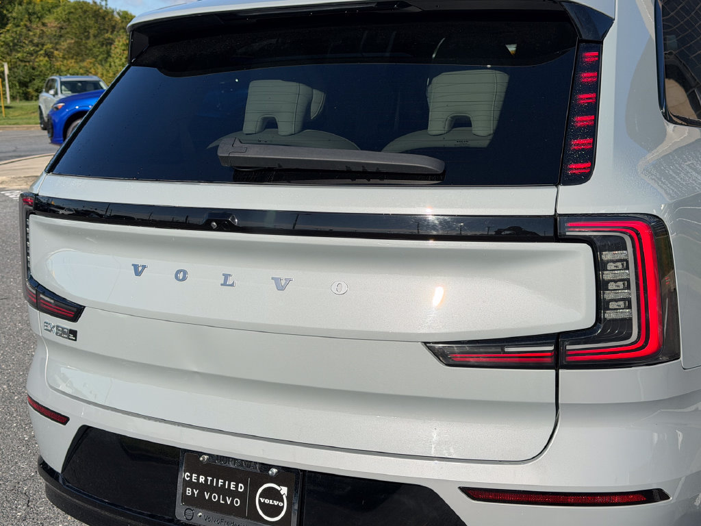 Certified 2025 Volvo EX90 Ultra AWD/4WD image 11