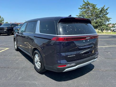 Used 2024 Kia Carnival LX FWD image 9