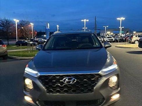 Used 2019 Hyundai Santa Fe SEL image 2