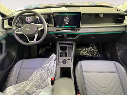 New 2026 Volkswagen Tiguan SE image 8