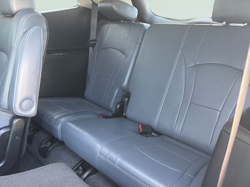 Used 2020 Buick Enclave Premium w/ Sun and Sites Package FWD image 27