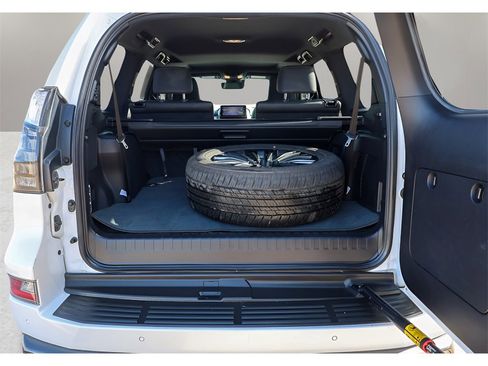 Used 2023 Lexus GX 460 Luxury image 25