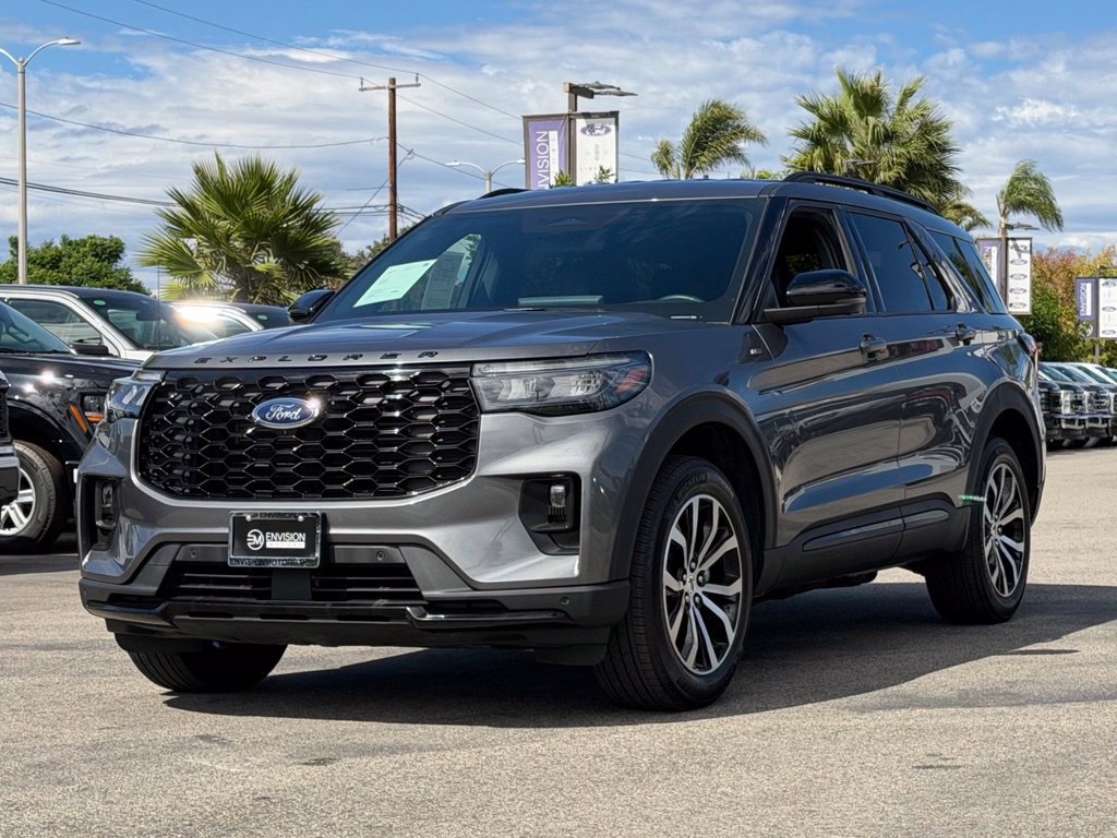 Certified 2025 Ford Explorer ST-Line AWD/4WD image 4