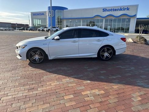 Used 2021 Honda Accord Touring image 3