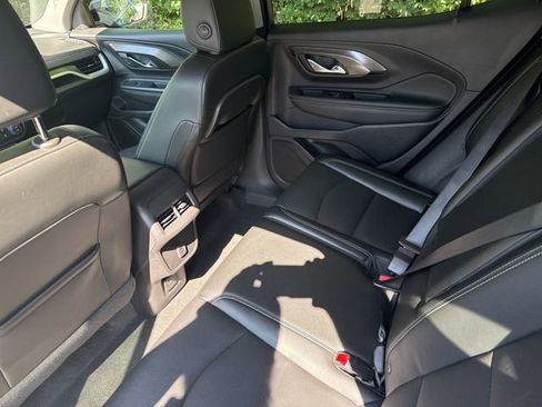 Used 2024 GMC Terrain SLT image 15