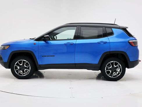 Used 2025 Jeep Compass Trailhawk AWD/4WD image 5